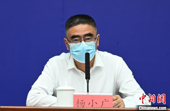 成都市政府副秘書(shū)長(zhǎng)、市衛(wèi)健委主任楊小廣?！“苍?攝