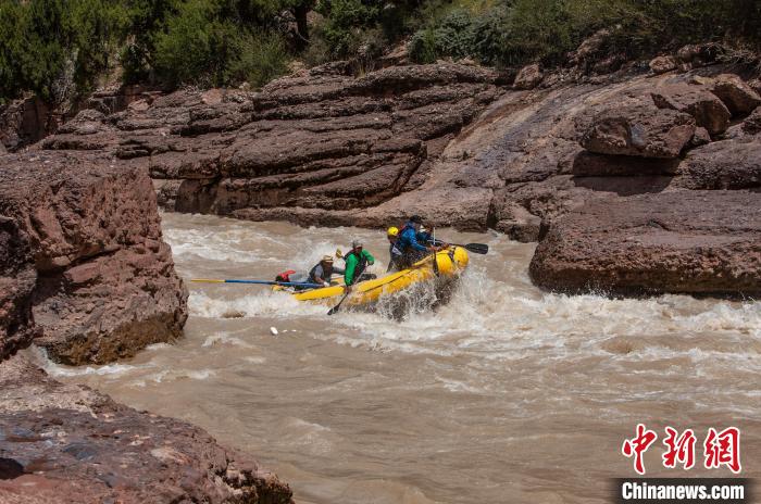 圖為瀾滄江生態(tài)漂流?！憸娼雌饔邢薰竟﹫D