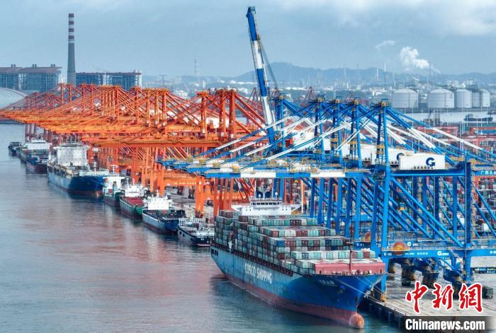 圖為北部灣港欽州自動(dòng)化集裝箱碼頭?！“綆洸?攝
