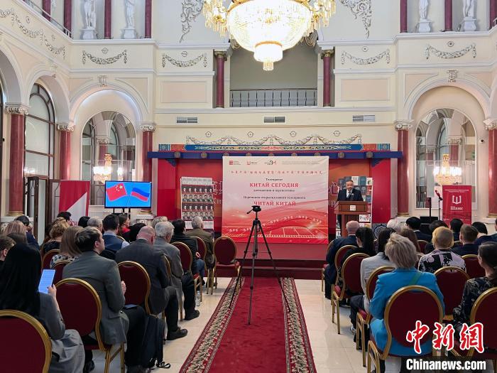 “今日中國”回顧與展望暨“閱讀中國”節(jié)目開播儀式活動現(xiàn)場?！√锉?攝