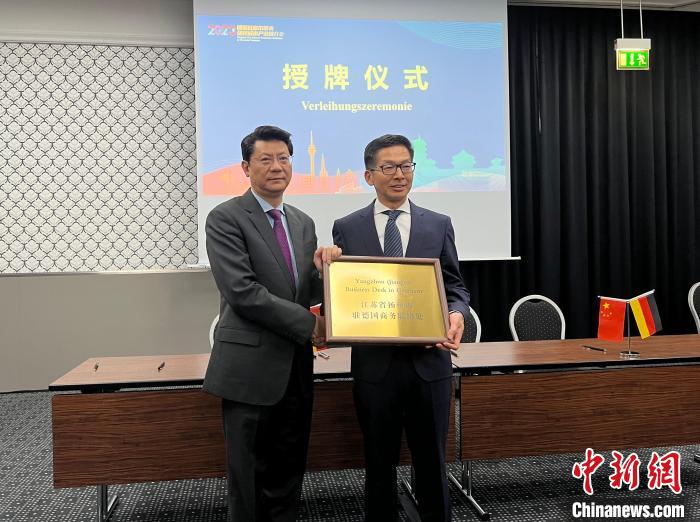 圖為授牌儀式現(xiàn)場(chǎng)。　馬秀秀 攝