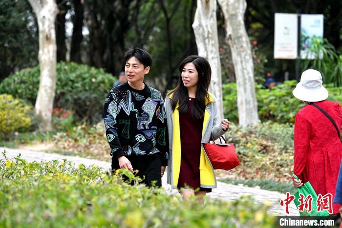 圖為3月15日，張家豪(左)與林佳臻在福建福州金山公園游玩。 <a target='_blank' href='/'><p  align=