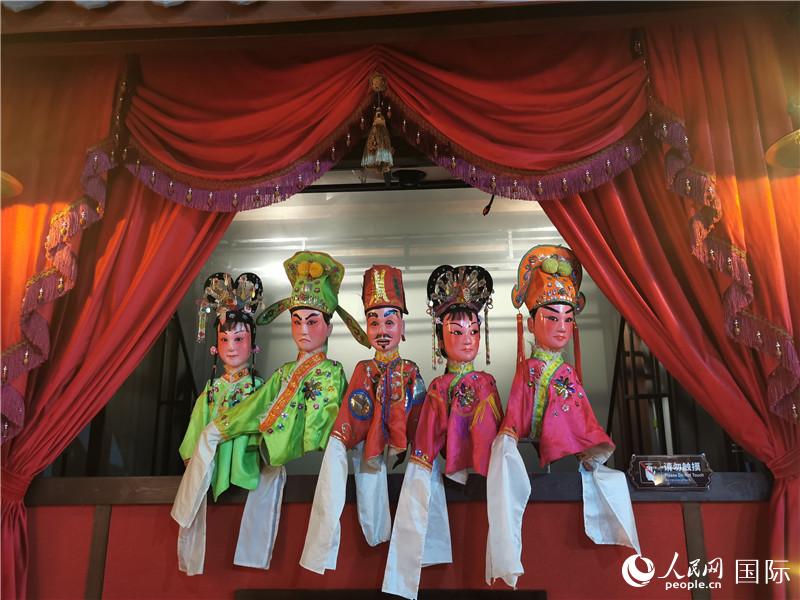 3D公仔戲臺(tái)。人民網(wǎng)記者 符園園攝