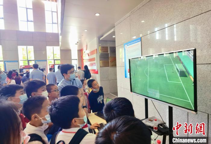 中科院自動(dòng)化所“自動(dòng)化之光”公眾科學(xué)日活動(dòng)現(xiàn)場(chǎng)。　中科院自動(dòng)化所 供圖