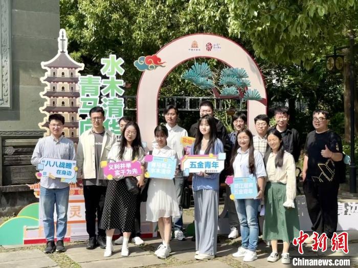 宣講團(tuán)成員在永康市合影?！吴晫?攝