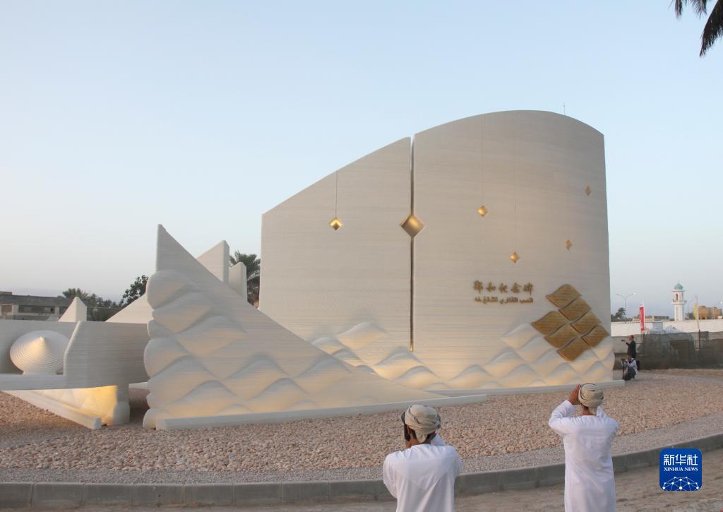 這是5月30日在阿曼第二大城市塞拉萊拍攝的鄭和碑。新華社記者 汪強 攝