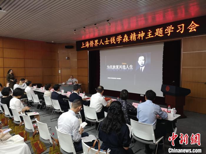 上海交通大學(xué)錢學(xué)森圖書館館長、錢學(xué)森之子錢永剛以“為民族復(fù)興選人生”為題作專題報告?！》队畋?攝