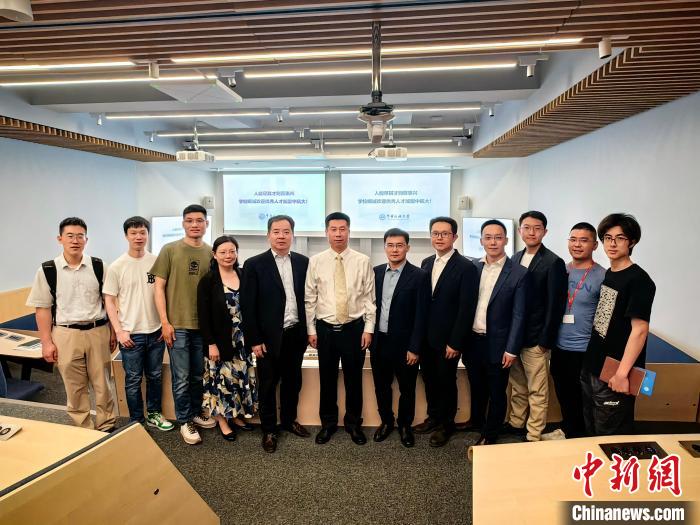 中國民航大學(xué)代表團(tuán)在英交流情況?！≈鬓k方提供