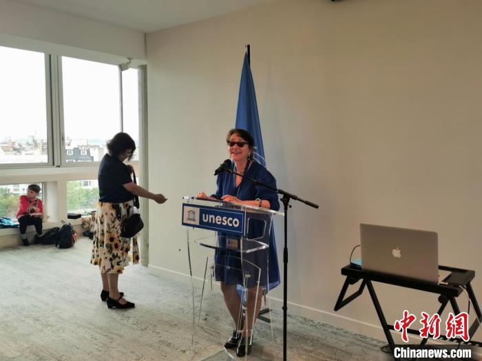 聯(lián)合國(guó)教科文組織協(xié)會(huì)委員會(huì)主席瑪麗塔·邦澤弗(Marietta Bantchev)致辭。　靖樹(shù) 攝