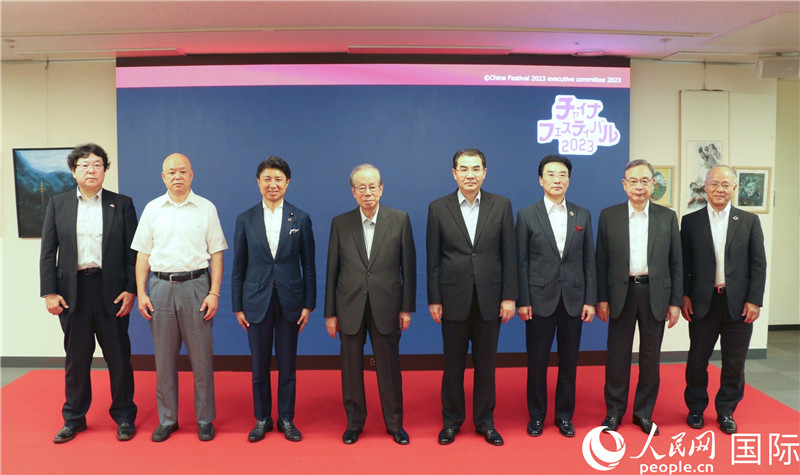 主辦方代表合影。人民網(wǎng) 許可攝