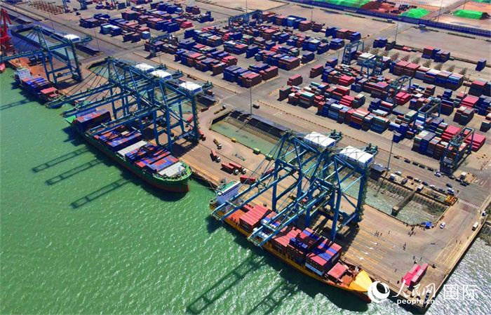 黃驊港綜合港區(qū)航拍圖。人民網(wǎng) 周博攝