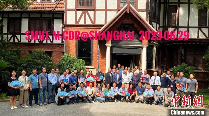 “微笑”衛(wèi)星(SMILE)任務(wù)中歐聯(lián)合轉(zhuǎn)正樣設(shè)計(jì)評(píng)審會(huì)合影?！≈锌圃簢?guó)家空間科學(xué)中心 供圖