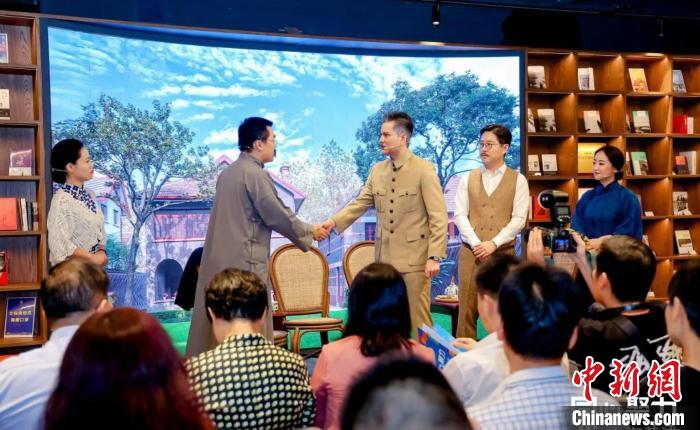 實驗舞臺劇《握手》片段?！↑S浦區(qū)委統(tǒng)戰(zhàn)部供圖