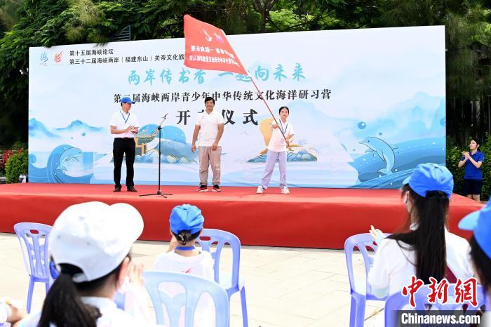 研習營授旗儀式?！埥鸫?攝