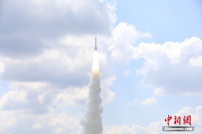 北京時(shí)間 2023年9月10日12時(shí)30分，中國(guó)在太原衛(wèi)星發(fā)射中心使用長(zhǎng)征六號(hào)改運(yùn)載火箭，成功將遙感四十號(hào)衛(wèi)星發(fā)射升空，衛(wèi)星順利進(jìn)入預(yù)定軌道，發(fā)射任務(wù)獲得圓滿成功。該衛(wèi)星主要用于開(kāi)展電磁環(huán)境探測(cè)及相關(guān)技術(shù)試驗(yàn)。此次任務(wù)是長(zhǎng)征系列運(yùn)載火箭第487次飛行。王曉虎 攝