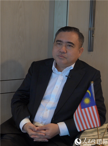 馬來西亞交通部部長陸兆福在接受人民網(wǎng)專訪。人民網(wǎng) 張文捷攝