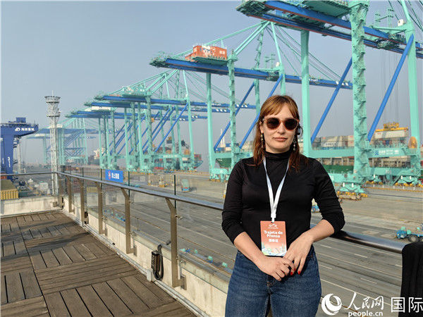 阿根廷公共電視臺記者萊蒂西亞接受采訪。人民網(wǎng)記者 符園園攝