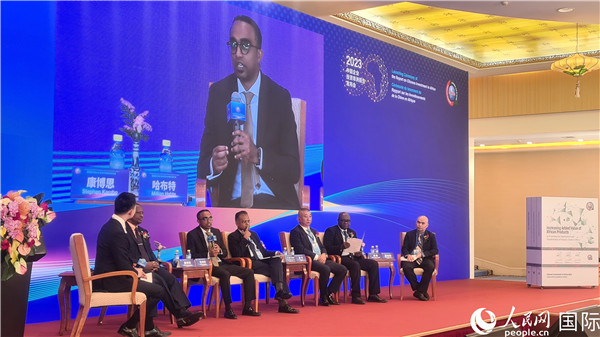 與會嘉賓展開座談。人民網(wǎng)記者 萬宇攝