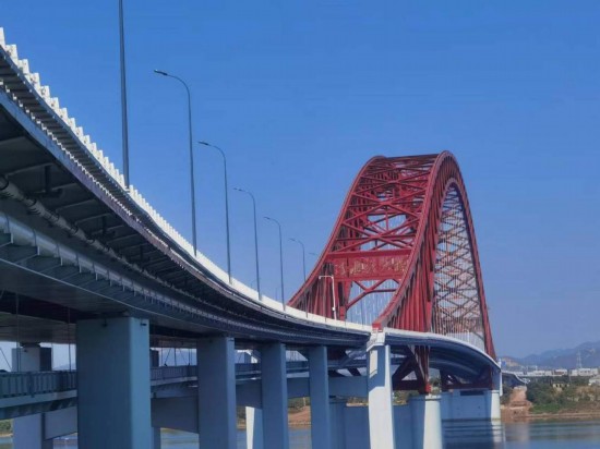 　　清水塘大橋側(cè)面。本報記者 常雯宜攝