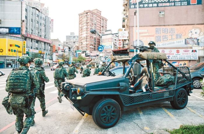 圖為2021年臺陸軍特種作戰(zhàn)指揮部在演習(xí)。圖片來源：臺灣《中國時報》。