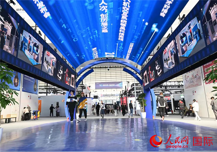 11月7日上午，2023年世界互聯(lián)網(wǎng)大會(huì)“互聯(lián)網(wǎng)之光”博覽會(huì)在浙江烏鎮(zhèn)開(kāi)幕。人民網(wǎng)記者 葉賓得攝