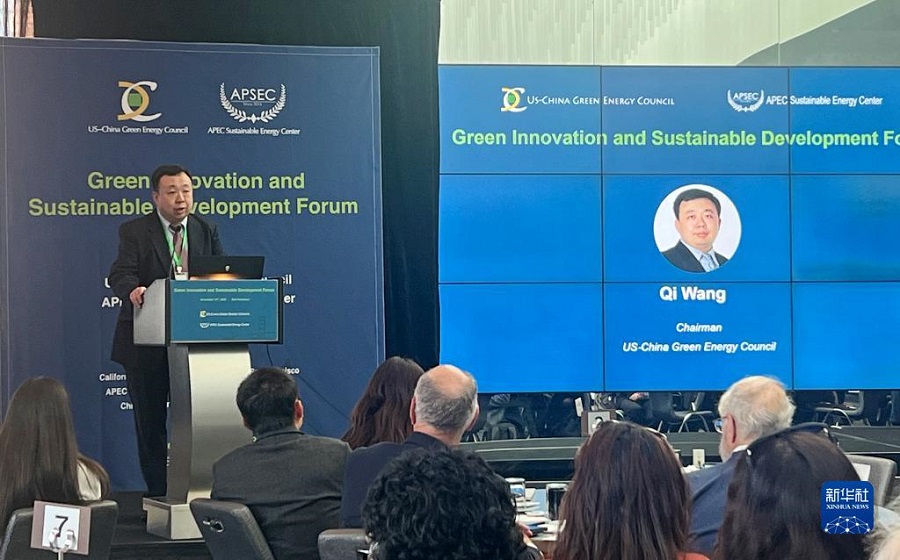 11月13日，美中綠色能源促進會會長王麒在舊金山舉行的“綠色創(chuàng)新與可持續(xù)發(fā)展論壇”上發(fā)言。新華社記者 譚晶晶 攝