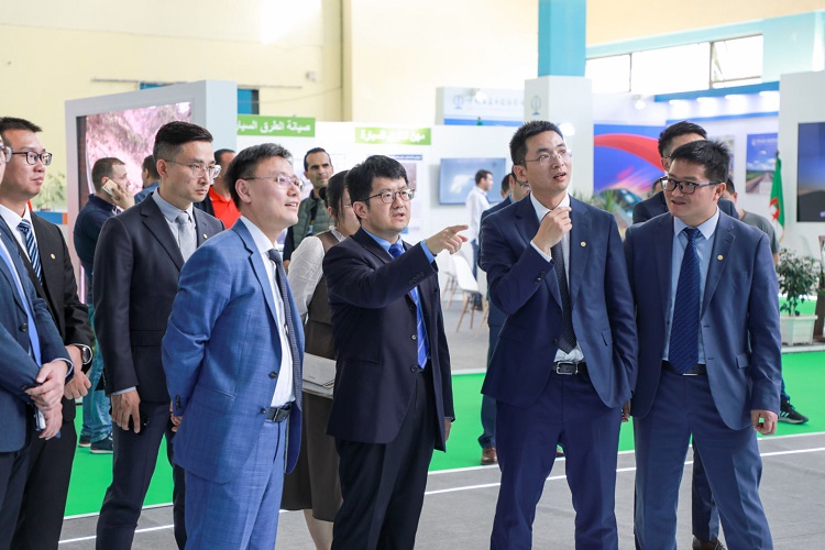 中國駐阿爾及利亞大使李?。ㄓ胰┮暡熘袊ㄖ刮? 中國建筑供圖