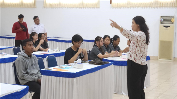 巴陵康孔子學院外方院長普拉巴介紹孔子學院情況。主辦方供圖