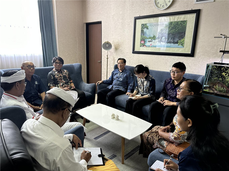 會談現(xiàn)場。巴陵康孔子學院供圖