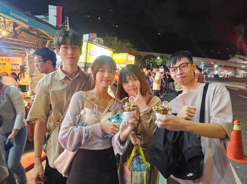 梅花糕受到臺(tái)灣年輕人的喜愛。圖片來(lái)源：臺(tái)灣“中時(shí)新聞網(wǎng)”游定剛攝