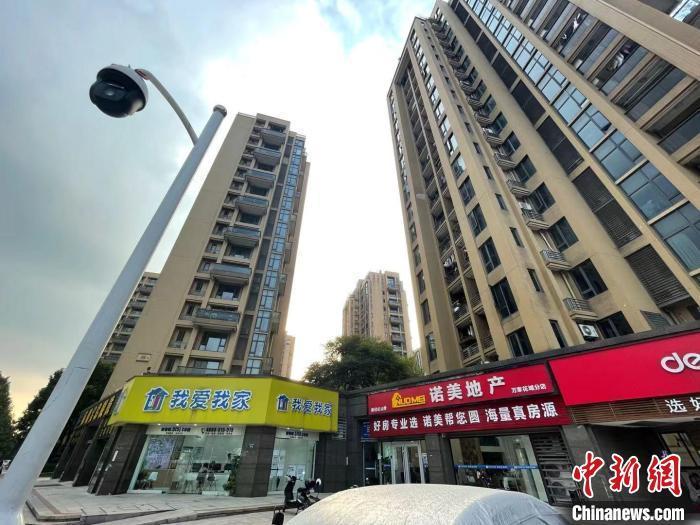 多家房地產中介。 蘇婷 攝