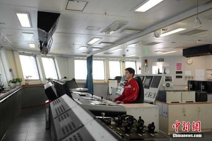 海上鉆井平臺中控室。<a target='_blank' href='/' _fcksavedurl='/' ><p  align=