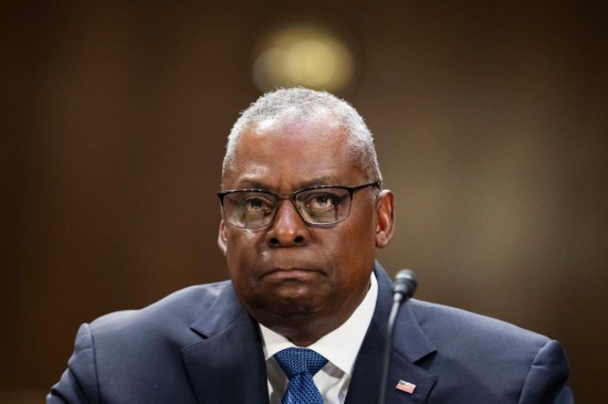 這是2023年10月31日，在美國首都華盛頓國防部長奧斯汀出席國會(huì)聽證會(huì)。新華社記者劉杰攝