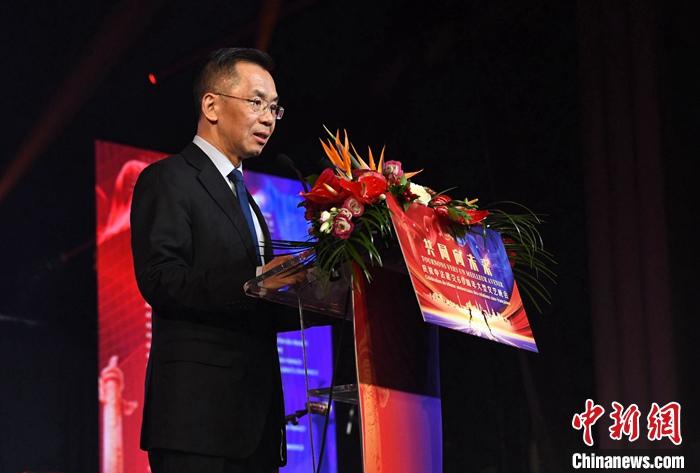 當(dāng)?shù)貢r間1月16日晚，以“共同向未來”為題的慶祝中法建交60周年大型文藝晚會在巴黎舉辦。中國駐法國大使盧沙野出席晚會并致辭。 <a target='_blank' href='/' _fcksavedurl='/'><p  align=