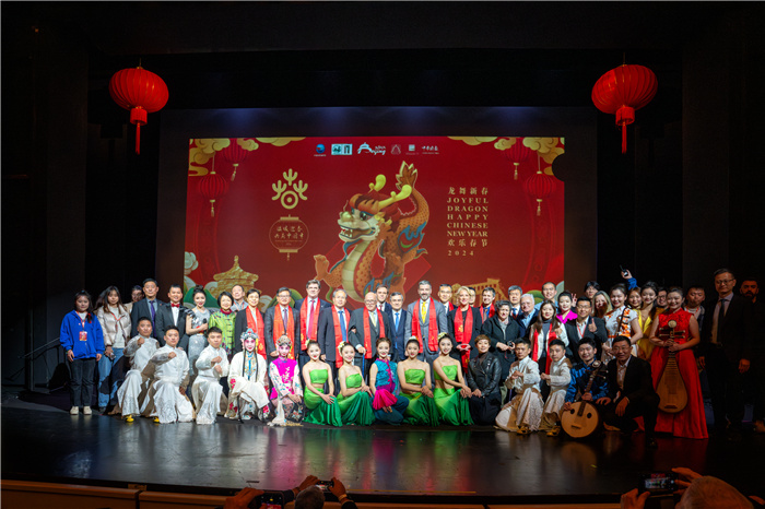 與會(huì)嘉賓合影。中國(guó)駐希臘大使館供圖