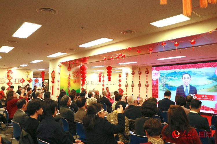 2月9日，“喜迎龍年·品味陜西”——2024新春迎福（展）聯(lián)歡會暨陜西文化年在東京中國文化中心拉開帷幕。人民網(wǎng) 許可攝