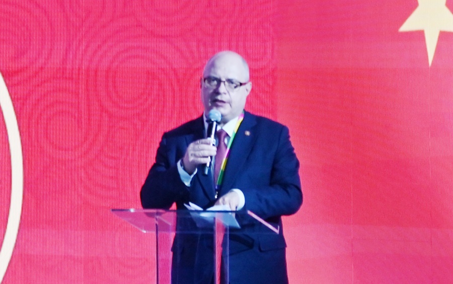 俄羅斯國(guó)家杜馬資產(chǎn)、土地和財(cái)產(chǎn)關(guān)系委員會(huì)主席兼俄中議員友好小組主席加夫里洛夫致辭。主辦方供圖