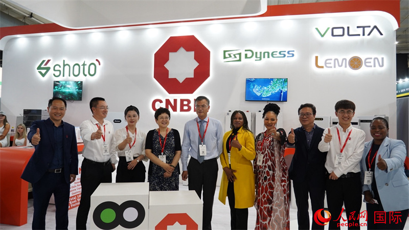 出席嘉賓合影。人民網(wǎng) 劉暢攝