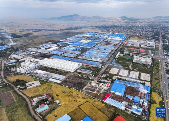 這是2023年11月3日在埃塞俄比亞杜凱姆市拍攝的東方工業(yè)園（無人機照片）。 新華社發(fā)（東方工業(yè)園供圖）