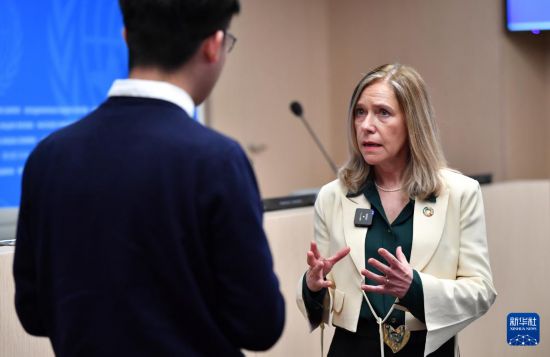 3月19日，在瑞士日內(nèi)瓦，世界氣象組織秘書長塞萊絲特·紹洛接受新華社記者專訪。新華社記者 連漪 攝