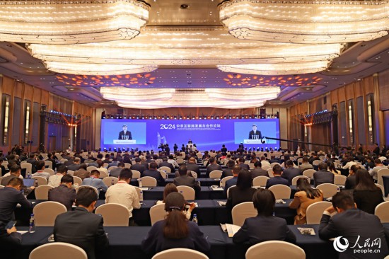  開幕式在廈門國際會(huì)議中心舉行。人民網(wǎng)記者 陳博攝