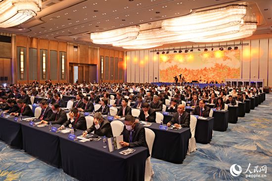 與會(huì)嘉賓濟(jì)濟(jì)一堂。人民網(wǎng)記者 陳博攝