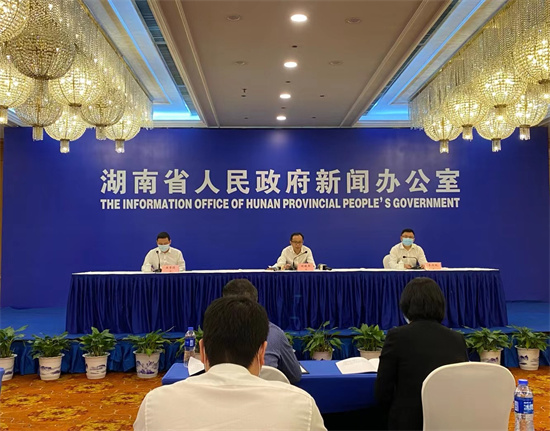 發(fā)布會(huì)現(xiàn)場。 向宇攝