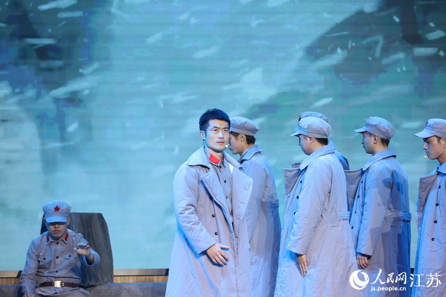 淮安市山陽小學帶來的紅色故事宣講《豐碑》。人民網(wǎng) 張瀚天攝