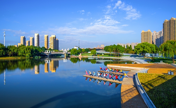 漫步街頭，科產(chǎn)城人融合的理念貫穿始終。無(wú)錫高新區(qū)管委會(huì)供圖