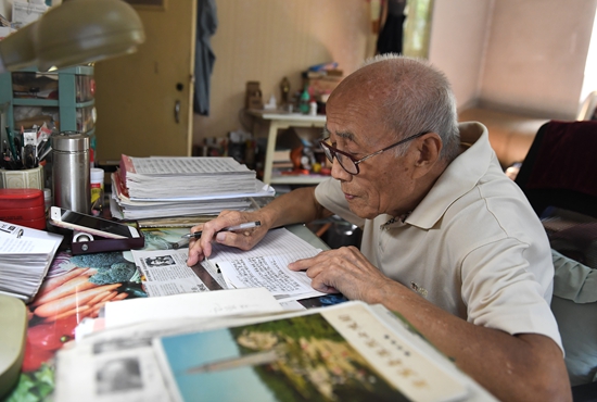 劉萬舉撰寫學黨史心得筆記。 受訪者供圖