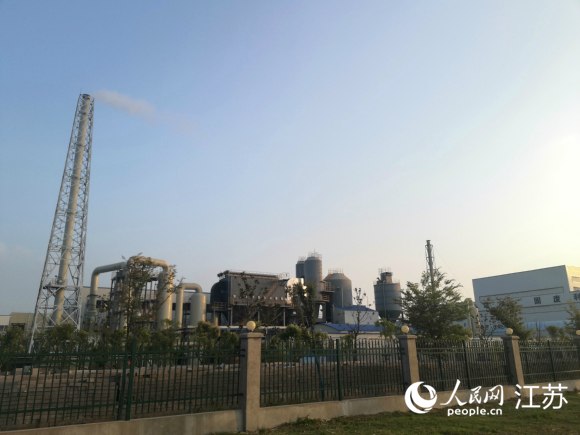 此次被當?shù)鼐用穹从硰U氣刺鼻的企業(yè)。 人民網(wǎng) 張玉峰攝