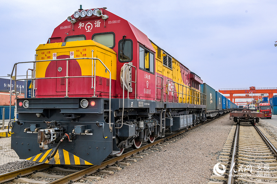 合肥中歐班列整裝待發(fā)。人民網(wǎng)記者 苗子健攝