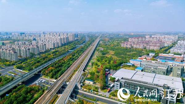 航拍幸福街道。人民網(wǎng)記者 王繼亮攝