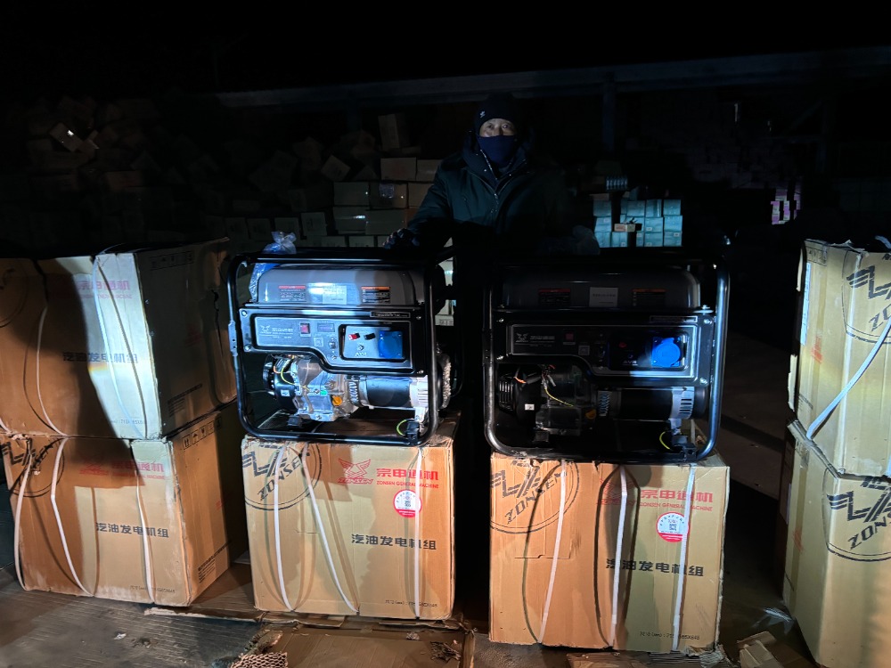 震區(qū)所需 重慶所能！重慶首批救援物資跨越千里抵達(dá)雪域高原